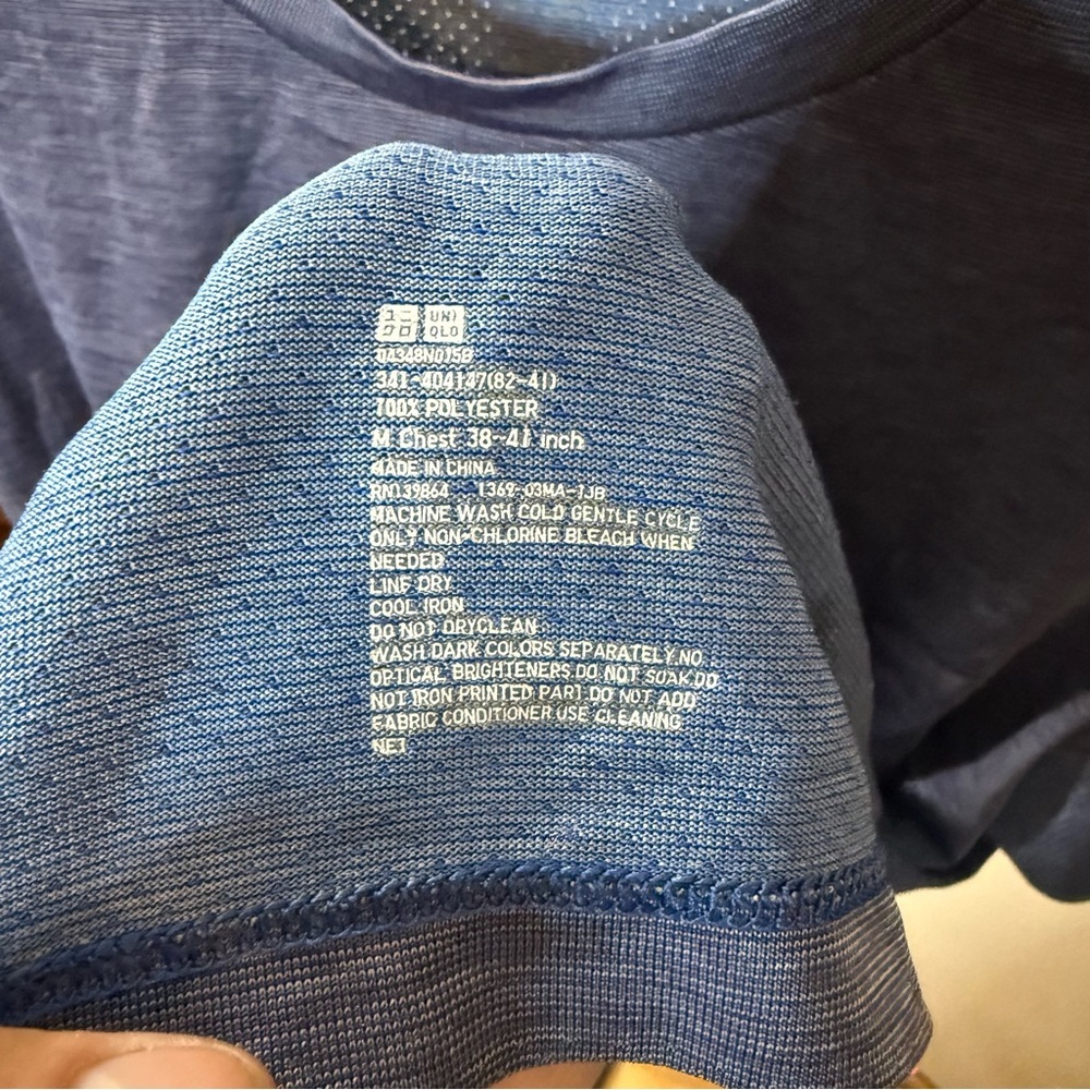 Uniqlo Men's Heathered Blue Short Sleeve Tee - Picture 5 of 7